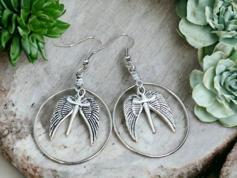 Supernatural Castiel Engelsflügel Creolen Silberfarben Supernatural Castiel Engelsflügel Creolen Silberfarben von ZenSationalGifts