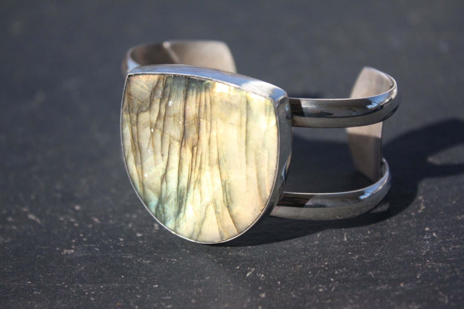 Spectralite, Labradorite, Silver, Designer, Cuff Armband Spectralite, Labradorite, Silver, Designer, Cuff Armband von ZenergyJewelry