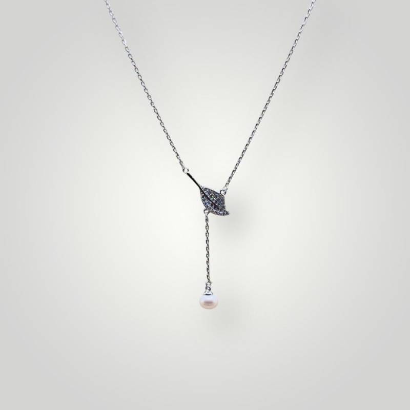 Elegant 925 Sterling Silver Leaf Pendant Necklace With Pearl Drop Elegant 925 Sterling Silver Leaf Pendant Necklace With Pearl Drop von ZenvanaDE