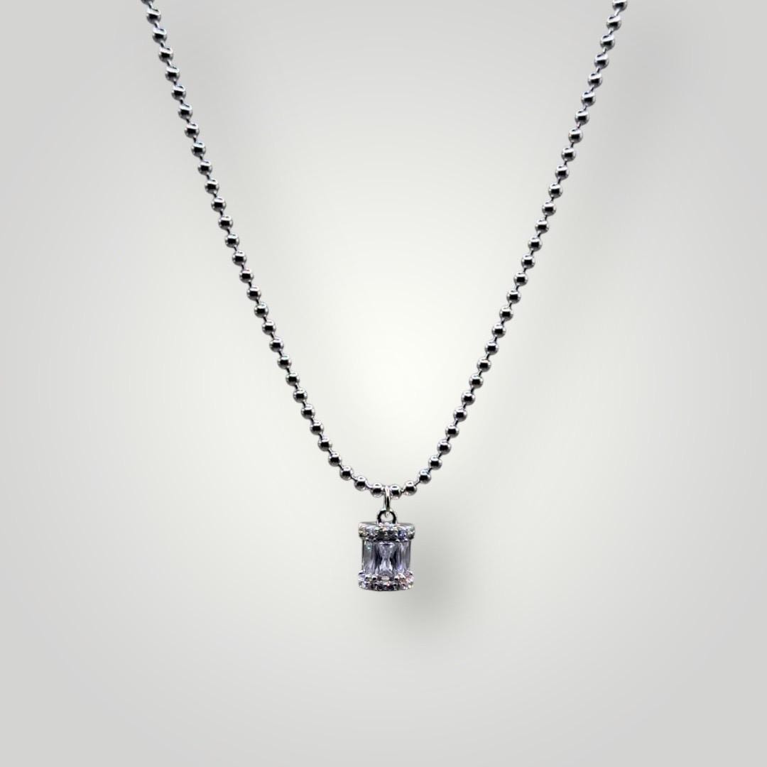 Minimalist 925 Silver Beaded Chain Necklace - Elegant Baguette Cut Stone Pendant Minimalist 925 Silver Beaded Chain Necklace - Elegant Baguette Cut Stone Pendant von ZenvanaDE