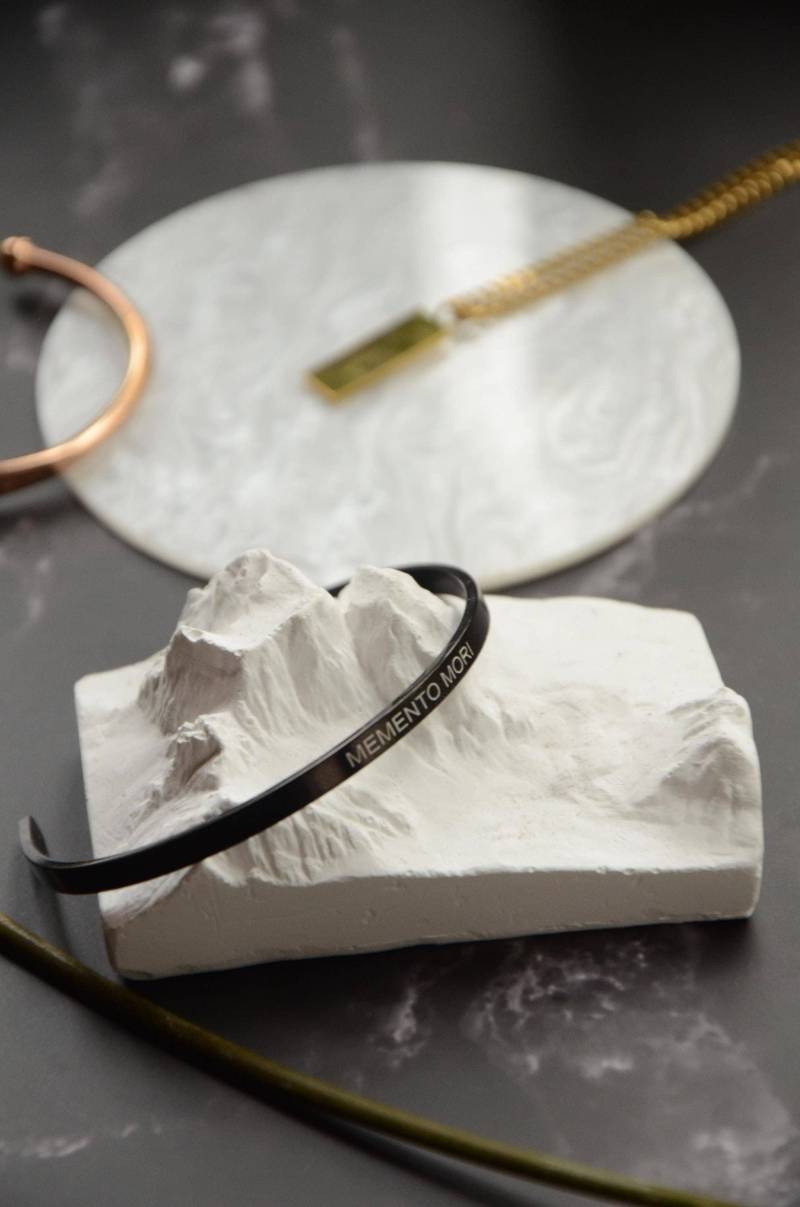 Graviertes Memento Mori Bacialet - Edelstahl Inspiration von TrulyStoic