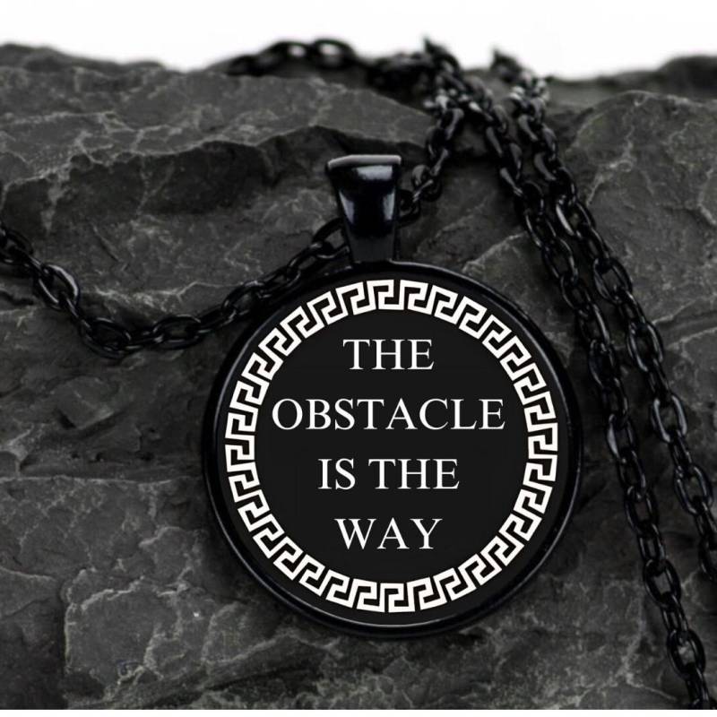 The Obstacle Is The Way - Halskette Mit Anhänger Edelstahl Inspiration von TrulyStoic