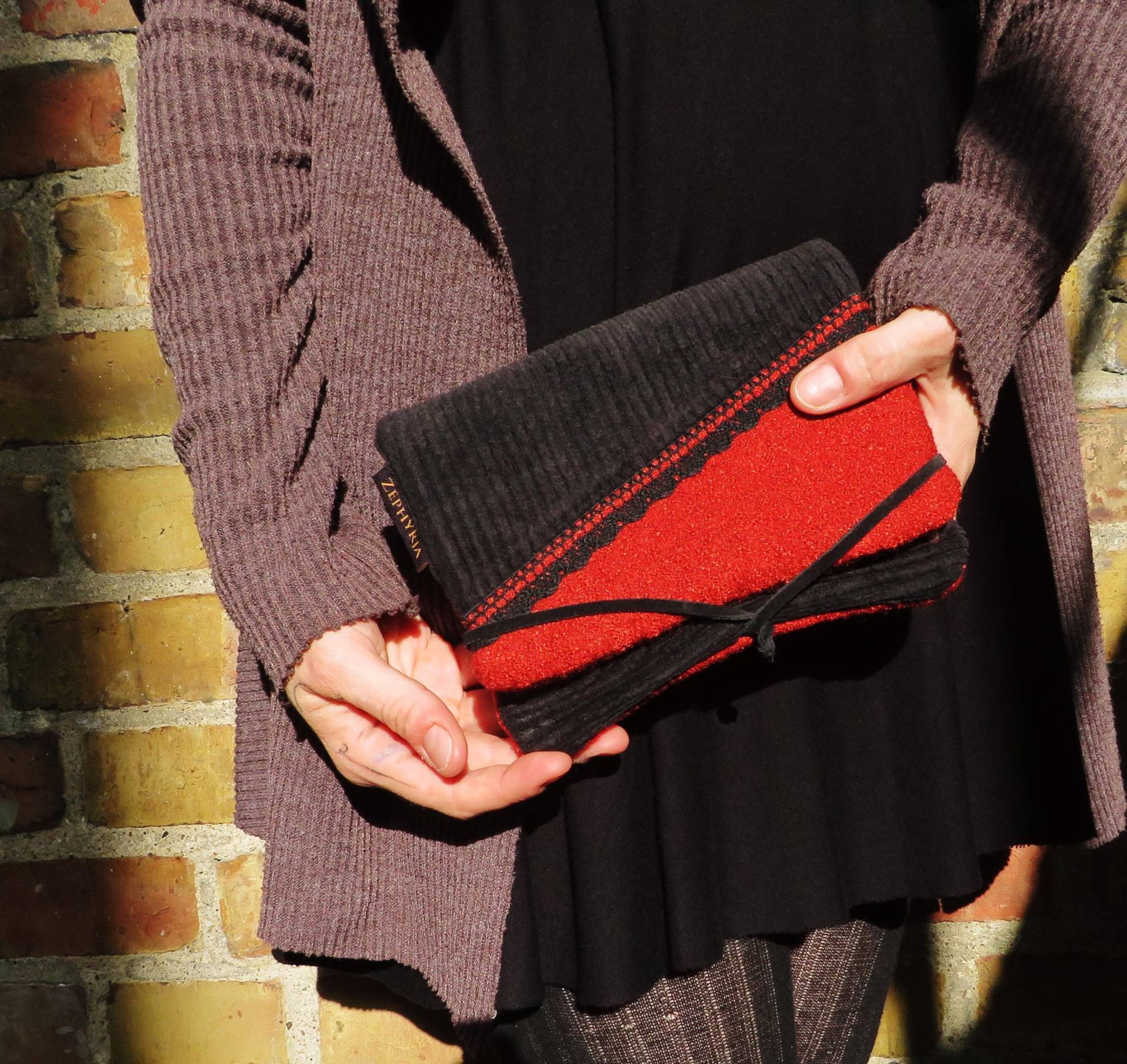Tasche Clutch Geldbörse Strick Wollbouclé Cord Breitcord Samt Terracotta Wolle Spitze Portemonnaie Handtasche Kosmetiktasche Brieftasche von ZephyrjaCouture