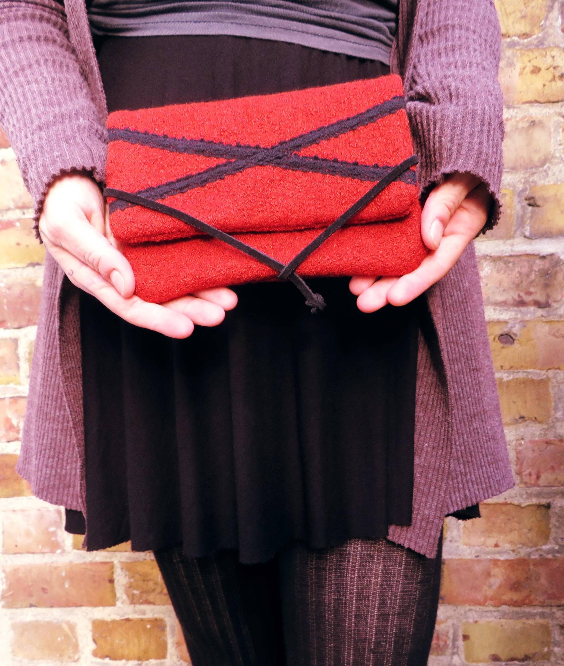 Tasche Clutch Geldbörse Strick Wollbouclé Cord Breitcord Samt Terracotta Wolle Spitze Portemonnaie Handtasche Kosmetiktasche Brieftasche von ZephyrjaCouture