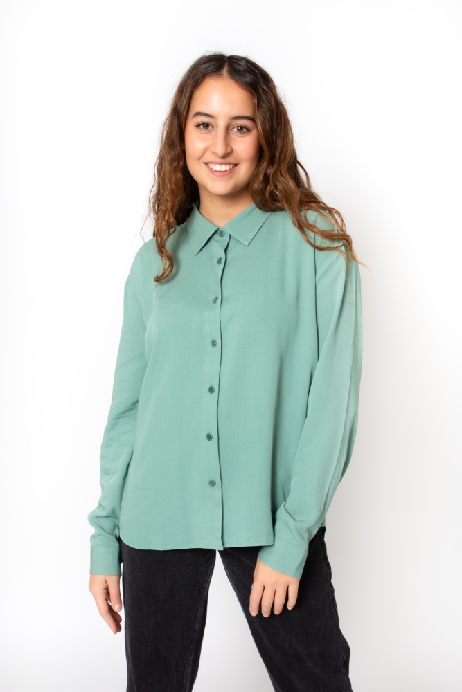 Ecovero Loose-Fit Bluse Modell: Simone von Zerum