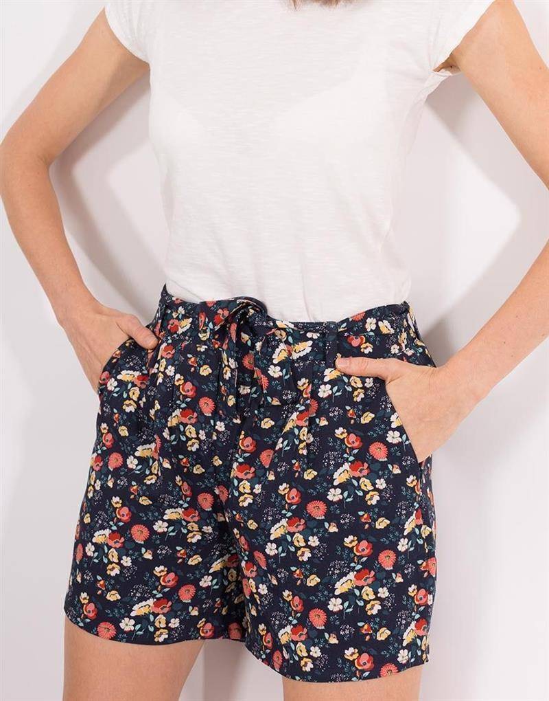 Ecovero Shorts Modell: Lilly von Zerum