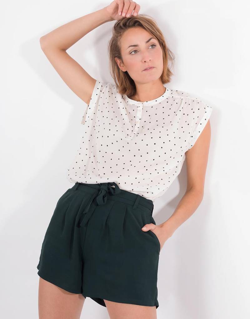 Ecovero Shorts Modell: Lilly von Zerum