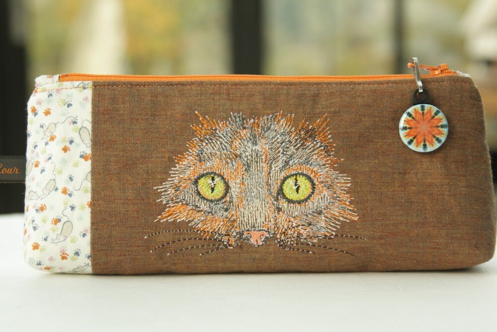 Gestickte Katze Reißverschlusstasche Mice Print Futter, Federmäppchen Gestickte Katze Reißverschlusstasche Mice Print Futter, Federmäppchen von Zest4Colour