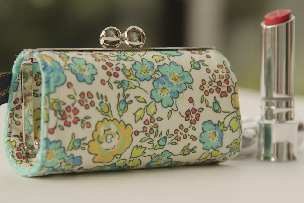 Liberty Print Lippenstift Etui Handgemachter Lippenbalsam Halter Liberty Print Lippenstift Etui Handgemachter Lippenbalsam Halter von Zest4Colour