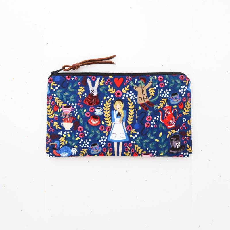 Alice Im Wunderland & Rotes Herz Federmäppchen, Gepolsterte Stiftetasche, Tasche von ZestyNotion