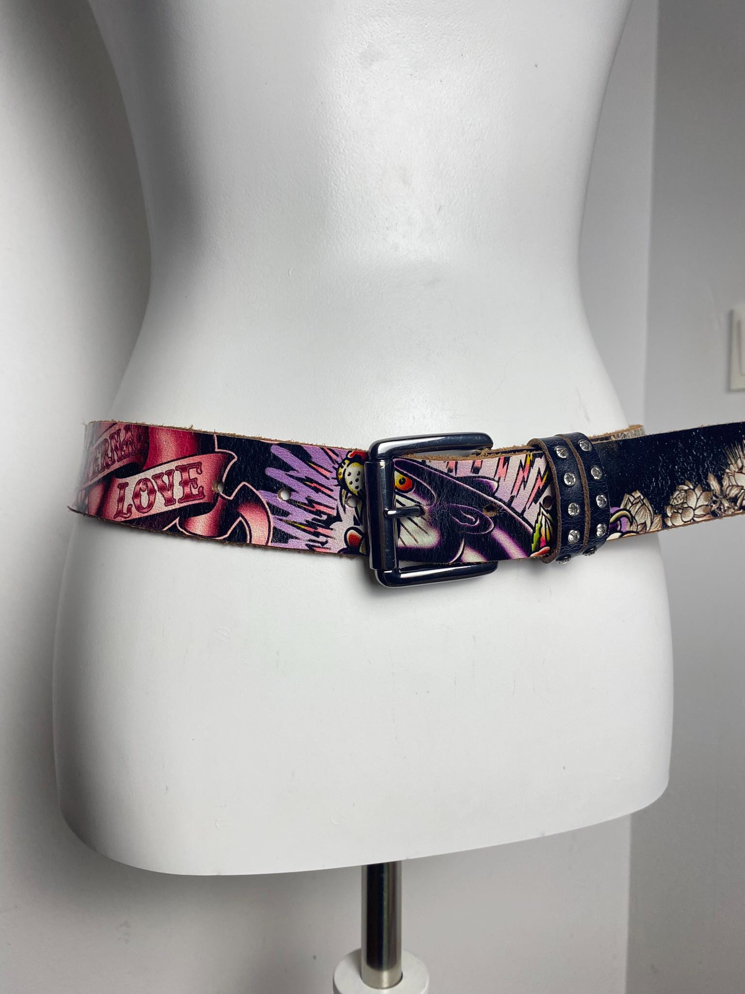 Ed Hardy Ledergürtel Mit Tiger-Motiv Und Strasssteinen - 90Er Jahre von Zeynotify