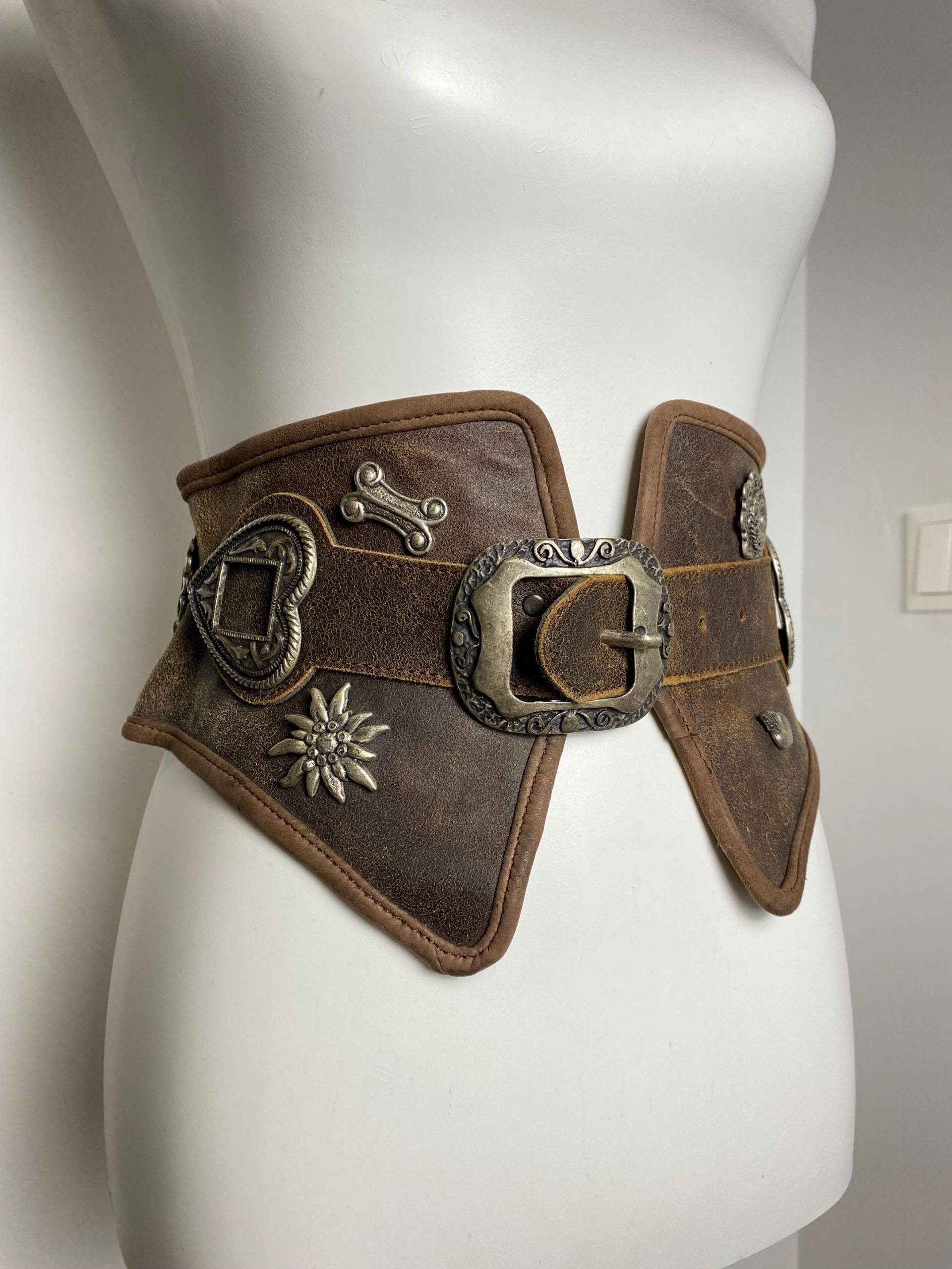 Vintage Trachtengürtel, Breiter Taillengürtel Mit Kunstvollen Metalldetails von Zeynotify