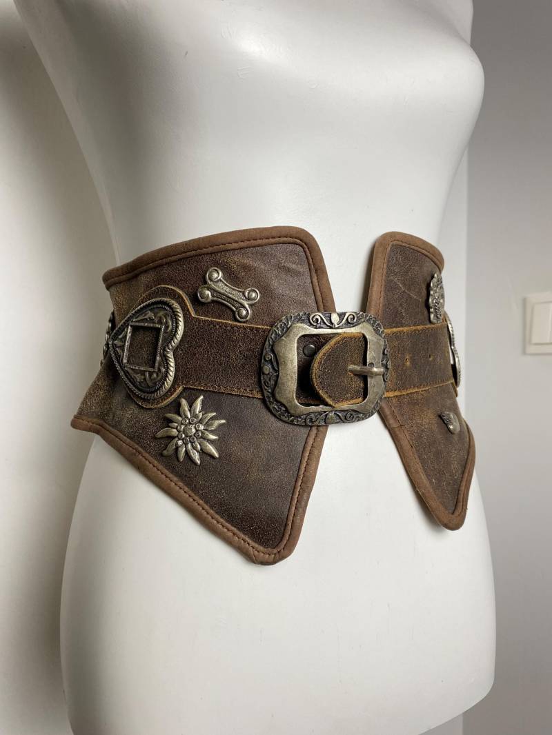 Vintage Trachtengürtel, Breiter Taillengürtel Mit Kunstvollen Metalldetails von Zeynotify