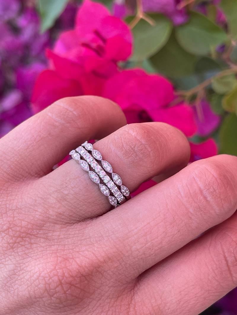 Gold Stapelbänder/Massives Weißgold Ehering Milgrain Bänder Mehrere Art-Deco-Stacking Bands Trio Ringe Diamant von Zhedora