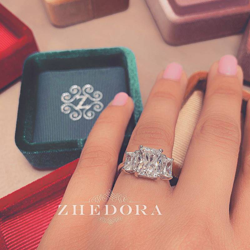 Massiver Gold Verlobungsring/Drei-Stein-Ring Aus Moissanit Cocktailring Statement Ring Auffälliger Mit Strahlendem Schliff von Zhedora