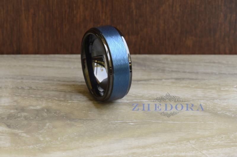 Blau Draht Gebürstet Wolfram Herren Ehering Flach Zentrum Hochglanzpoliert Schwarz Gestufte Kante von ZhedoraArgento