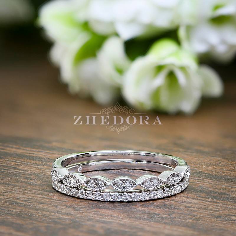 Halb Eternity Band Und Art-Deco-Band 0, 25 Ct Rundschliff Simulierte Diamanten Sterling Silber Braut Rhodium Überzogene Eheringe von ZhedoraArgento