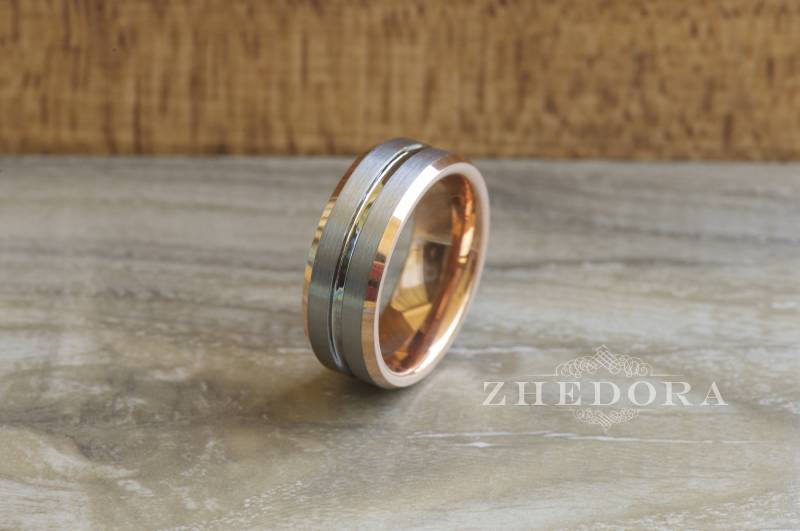 Herren Ring Wolfram Rose Vergoldet Innen Gebürstet Zentrum Grooved Band Hochzeit Jahrestag von ZhedoraArgento