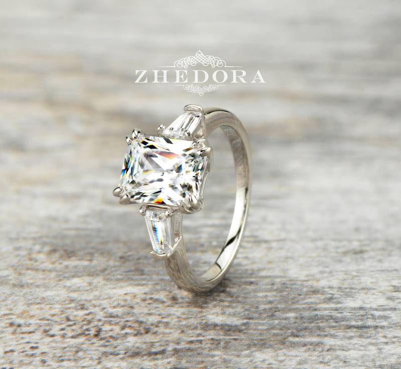 Radiant Cut Verlobungsring Multi Stein Braut Ring Radiant Baguette Sterling Silber Rhodium Vergoldet von ZhedoraArgento