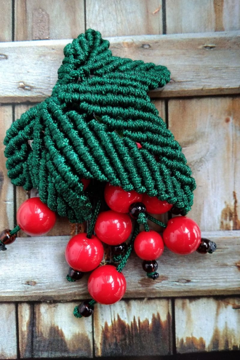 Brosche Makramee Zweig Johannisbeeren Brosche Makramee Zweig Johannisbeeren von ZhurkaMacrame