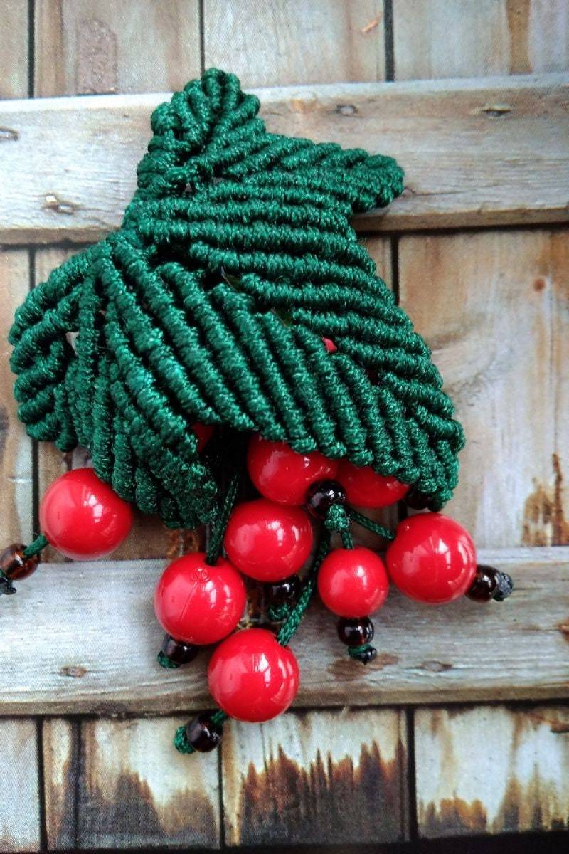 Brosche Makramee Zweig Johannisbeeren Brosche Makramee Zweig Johannisbeeren von ZhurkaMacrame