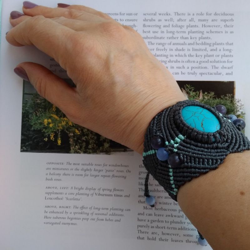 Geflochtenes Armband Mit Türkis Geflochtenes Armband Mit Türkis von ZhurkaMacrame