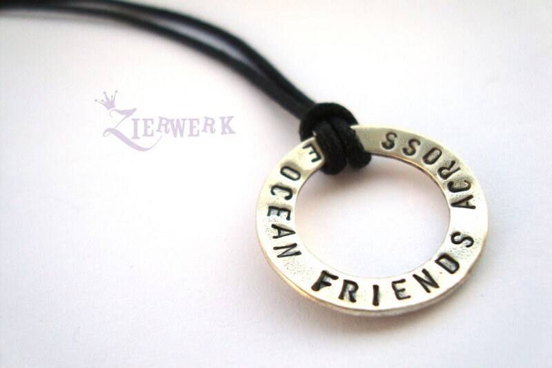 Handgestempelte Kette Sterling Silber Inner Circle, Ring Gestempelt, Individueller Text von Zierwerk