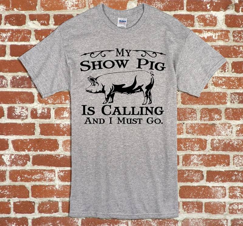 Schwein Zu Zeigen, Sie Meine Show Anruft Unisex Erwachsene Und Jugend Tshirt von ZietlowsCustomSigns