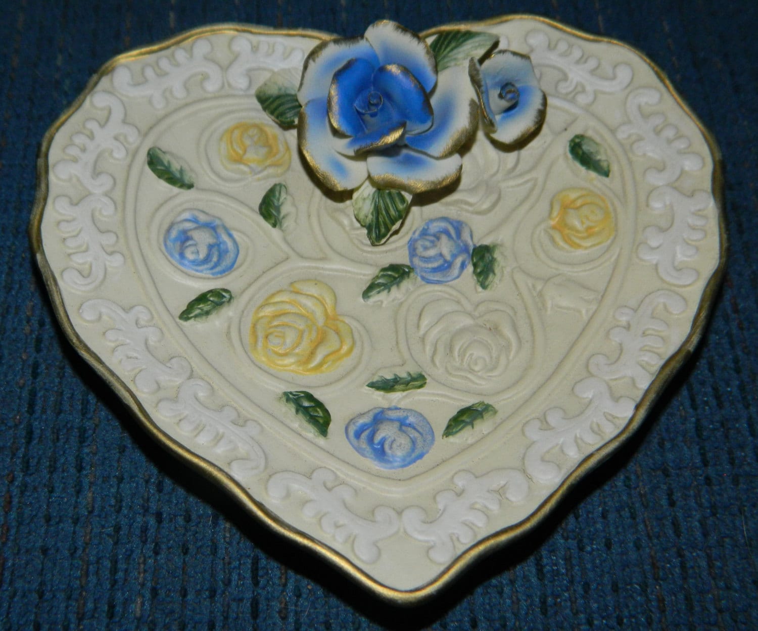 3 Weißem Geschirr W/Blau-Gelbe Rosen ~ Porzellan Herzform Jewerly Gerichte Ring Halter Schmuckstück Münze Teller Geschirrset Einzelfeld 3 Weißem Geschirr W/Blau-Gelbe Rosen ~ Porzellan Herzform Jewerly Gerichte Ring Halter Schmuckstück Münze Teller Geschirrset Einzelfeld von ZiggyzAttic