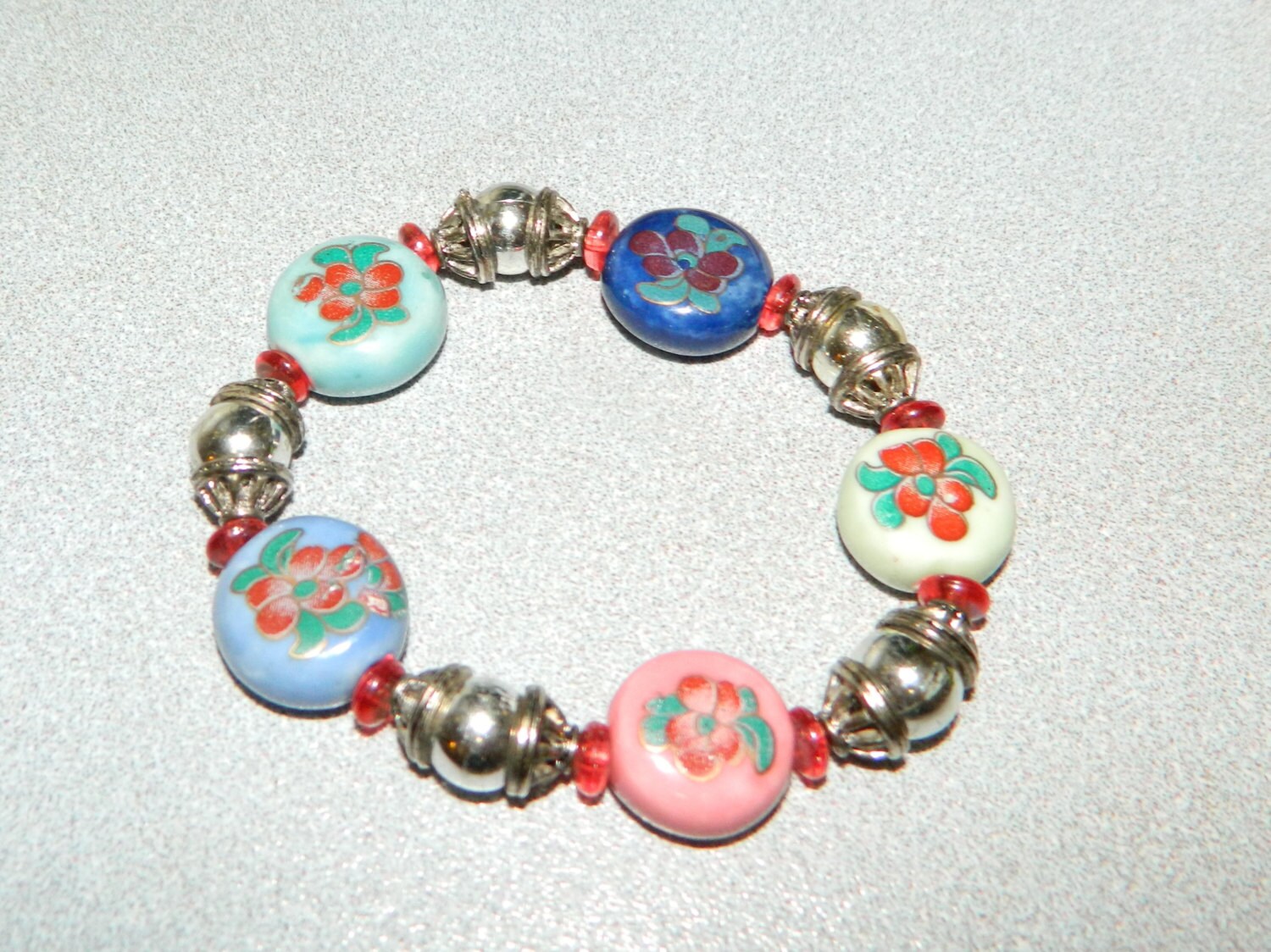 Floral Glasperlen Stretch Armband ~ Vintage W/Hand Gemalten Blumen Perlen Mode Modeschmuck Einfach Zu Folie Ein-Und Floral Glasperlen Stretch Armband ~ Vintage W/Hand Gemalten Blumen Perlen Mode Modeschmuck Einfach Zu Folie Ein-Und von ZiggyzAttic