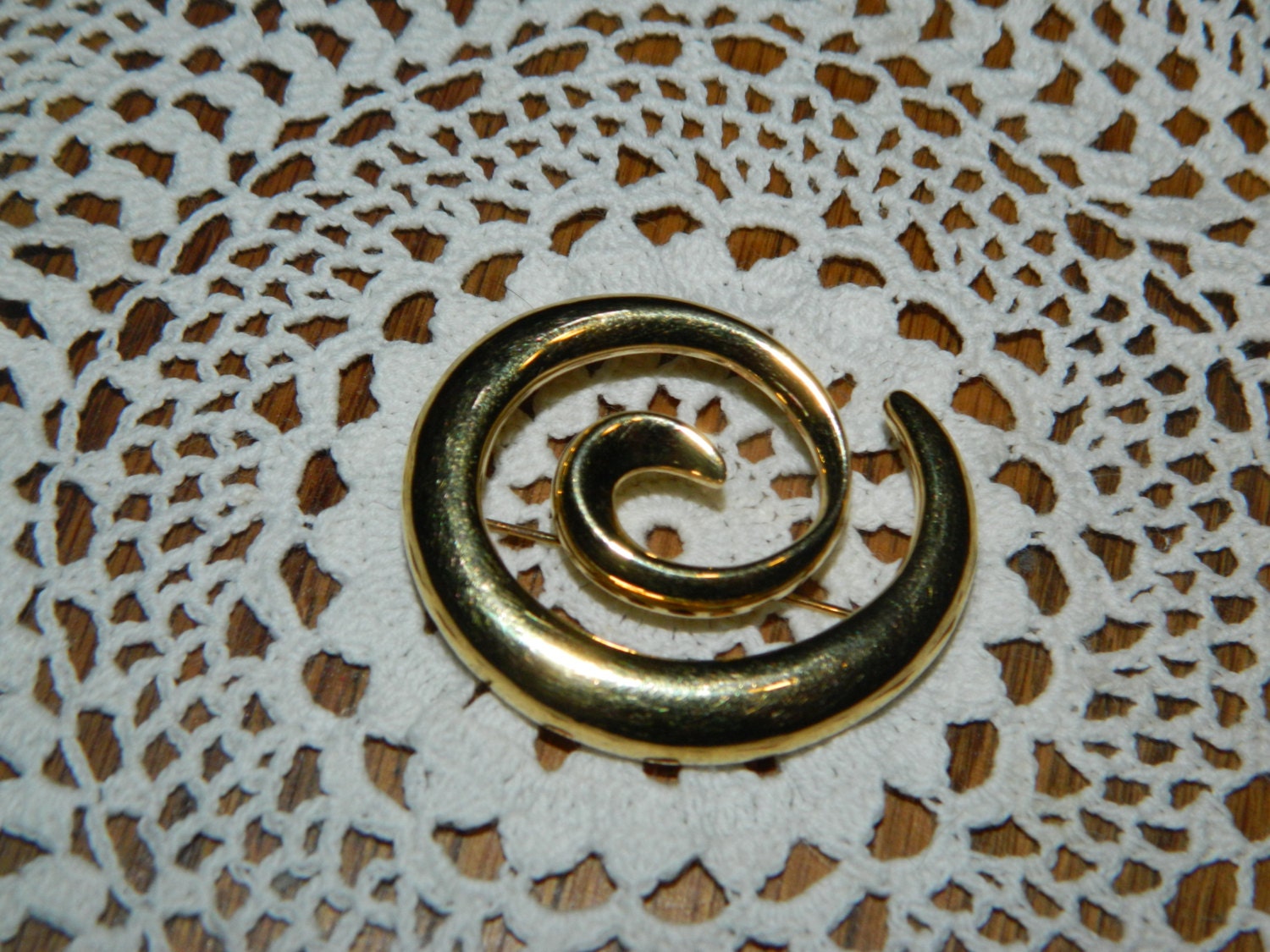 Gold Tone-Swirl-Pin ~ Toll Zu Tragen Jederzeit Des Jahres Arbeit Oder Dress Up Fabelhafte Modeschmuck Pin Brosche Geschenk Gold Tone-Swirl-Pin ~ Toll Zu Tragen Jederzeit Des Jahres Arbeit Oder Dress Up Fabelhafte Modeschmuck Pin Brosche Geschenk von ZiggyzAttic