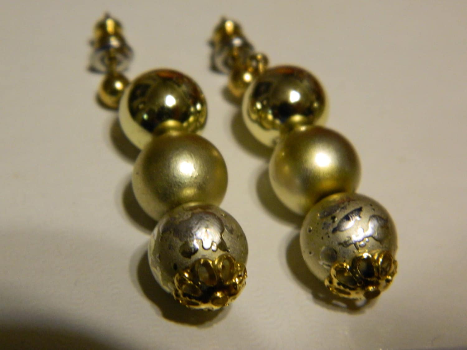 Mode-Urlaub ~ Hochzeit Party Ohrstecker Elegante Vintage 3 Gold-Ball Pearl Perlen Ohrringe W/Post Modeschmuck Großes Geschenk Mode-Urlaub ~ Hochzeit Party Ohrstecker Elegante Vintage 3 Gold-Ball Pearl Perlen Ohrringe W/Post Modeschmuck Großes Geschenk von ZiggyzAttic