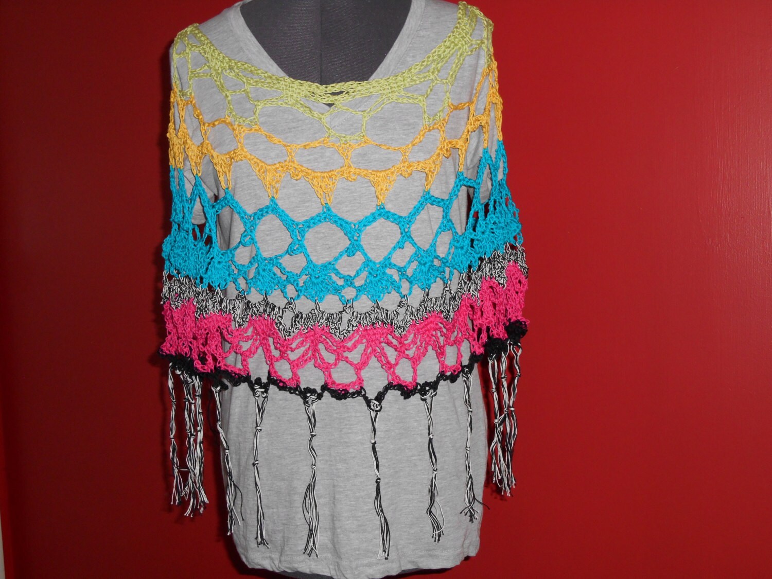 Poncho - Ponchette Boho Damenbekleidung Accessoires Fransen Multi-Color Schals Poncho - Ponchette Boho Damenbekleidung Accessoires Fransen Multi-Color Schals von ZijisAtticLLC