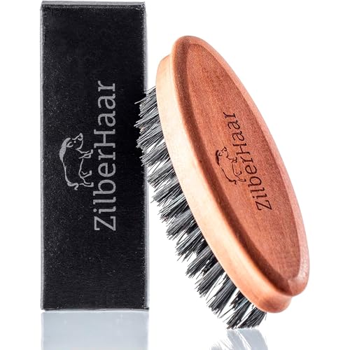 ZilberHaar - Taschen-Schnurrbart- und Bartbürste - Weiche Wildschweinborsten und Birnbaumholz - Perfektes Bartpflegewerkzeug für Männer - Lindert Bartjucken - Made in Germany ZilberHaar - Taschen-Schnurrbart- und Bartbürste - Weiche Wildschweinborsten und Birnbaumholz - Perfektes Bartpflegewerkzeug für Männer - Lindert Bartjucken - Made in Germany von ZilberHaar