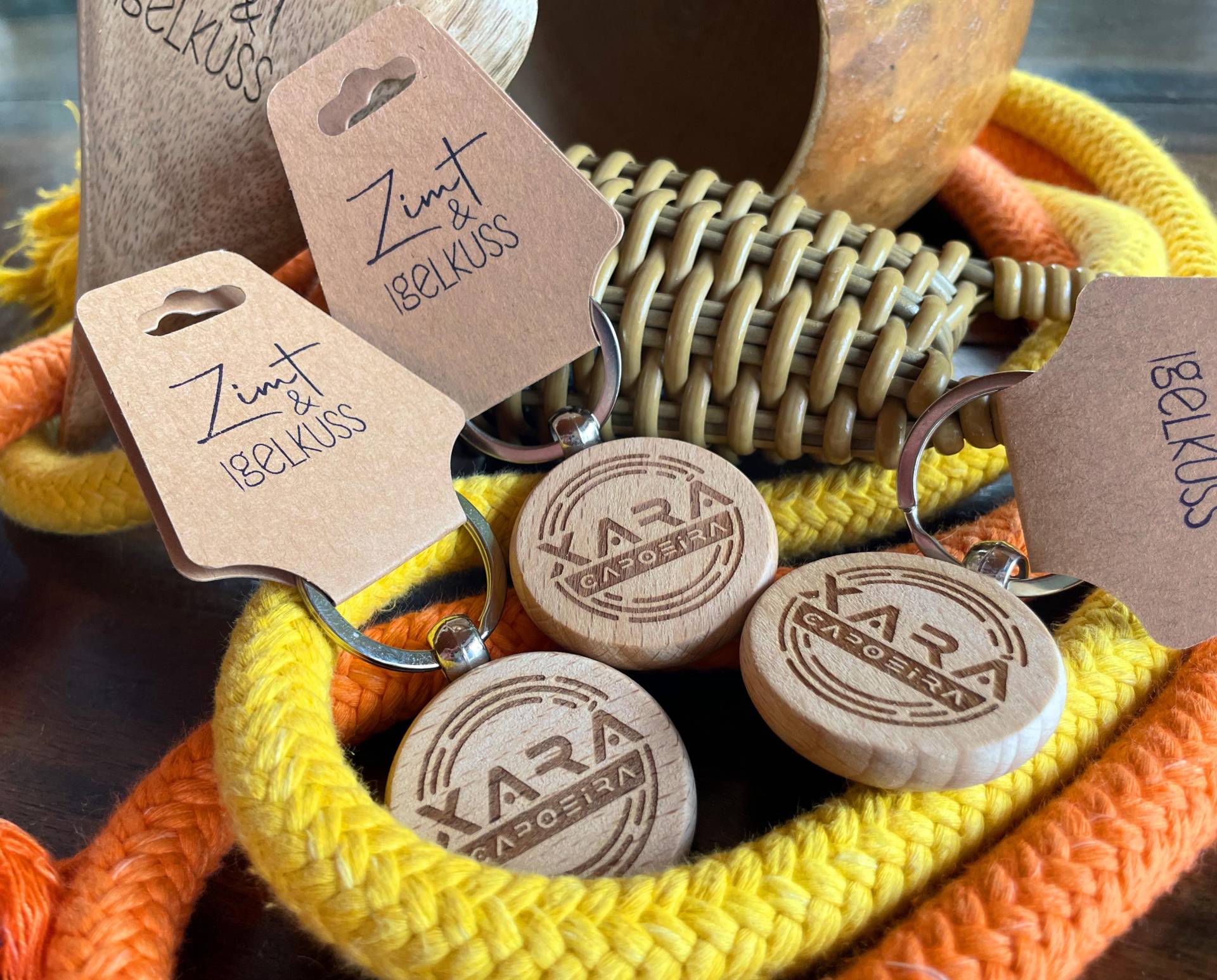 Holz-Schlüsselanhänger Rund Gravur Name Verein Sport Logo Personalisiert Weihnachtsfeier Geschenk Holz-Schlüsselanhänger Rund Gravur Name Verein Sport Logo Personalisiert Weihnachtsfeier Geschenk von ZimtundIgelkuss