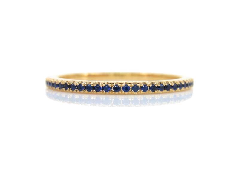 18K Gold Blauer Saphir Eternity Band Zierlicher Stapelbarer Ring 18K Gold Blauer Saphir Eternity Band Zierlicher Stapelbarer Ring von ZinaFineJewelry