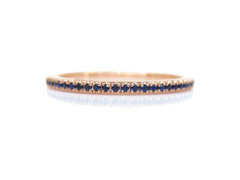 stapelbare 18K Rose Gold Saphir Eternity Band stapelbare 18K Rose Gold Saphir Eternity Band von ZinaFineJewelry