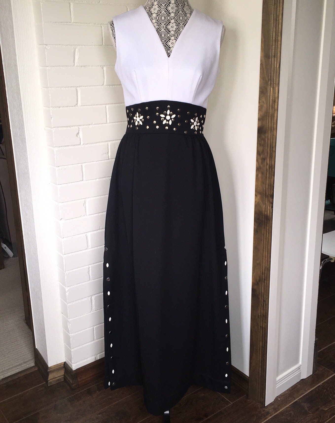 60Er Jahre Kleid/Mod Schwarz Weißes Einzigartiges Vintage Nietenkleid Overall von ZingaraEmporium