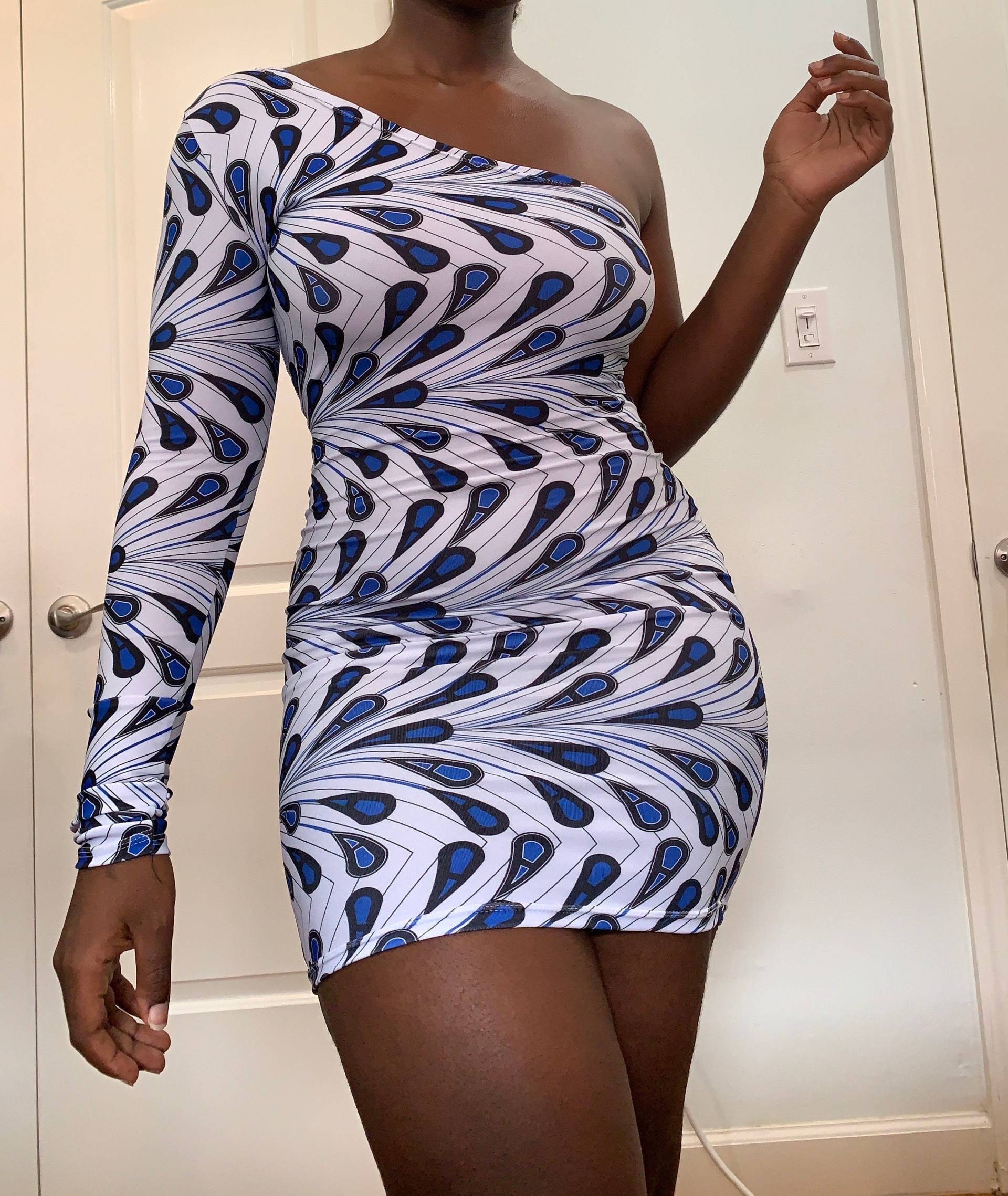 stretch Ankara One-Sleeve Kleid stretch Ankara One-Sleeve Kleid von ZinghaFoma
