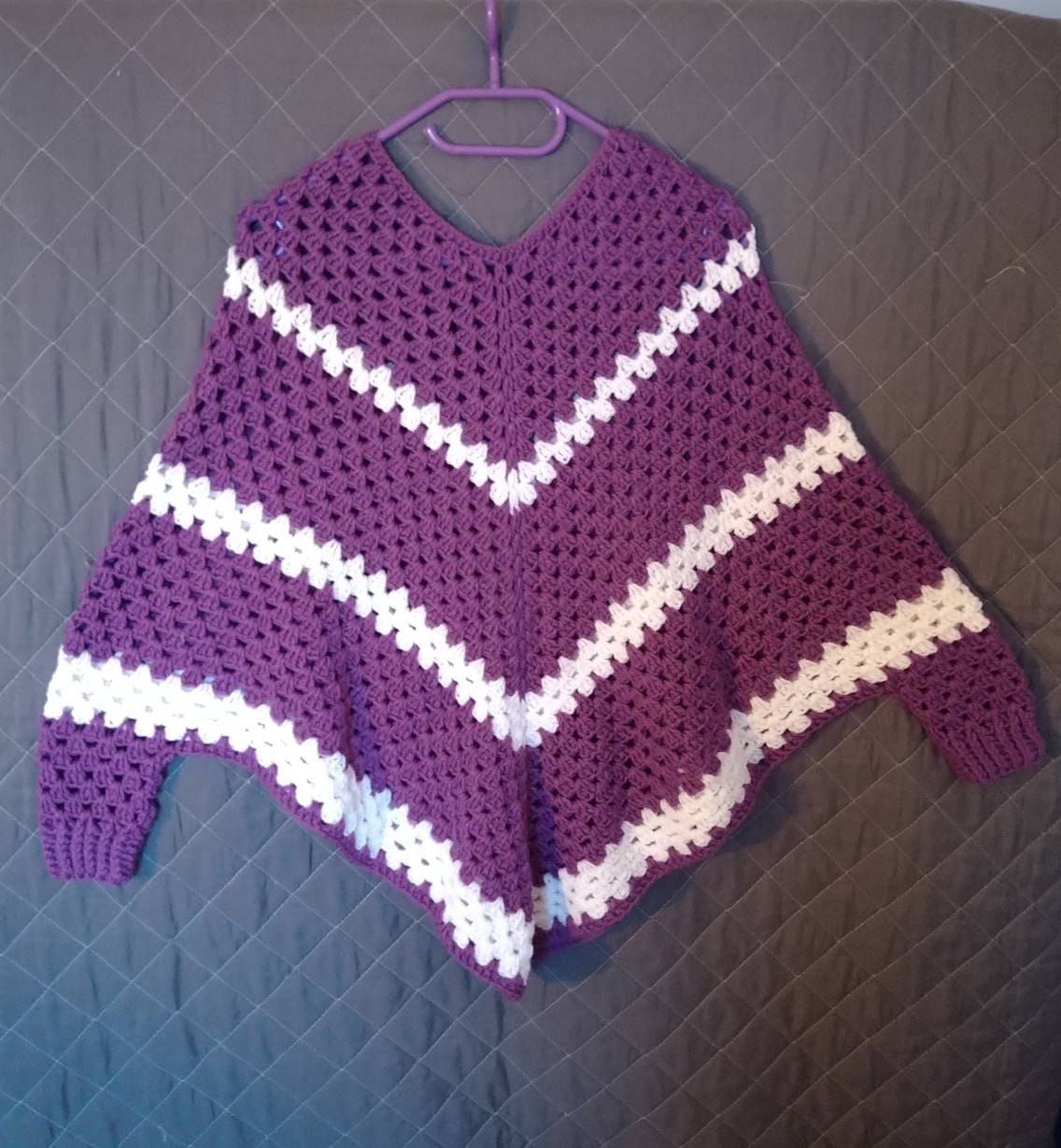 Handgefertigter Wollponcho Handgefertigter Wollponcho von ZiniBeli