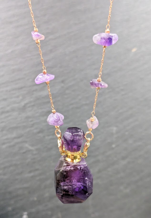 Urne, Anhänger Aus Amethyst, Miniurne, Feuerbestattung, Andenken, Trauerschmuck, Asche, Einäscherung, Haare, Fell, Halbedelstein von ZinouMinimanufaktur