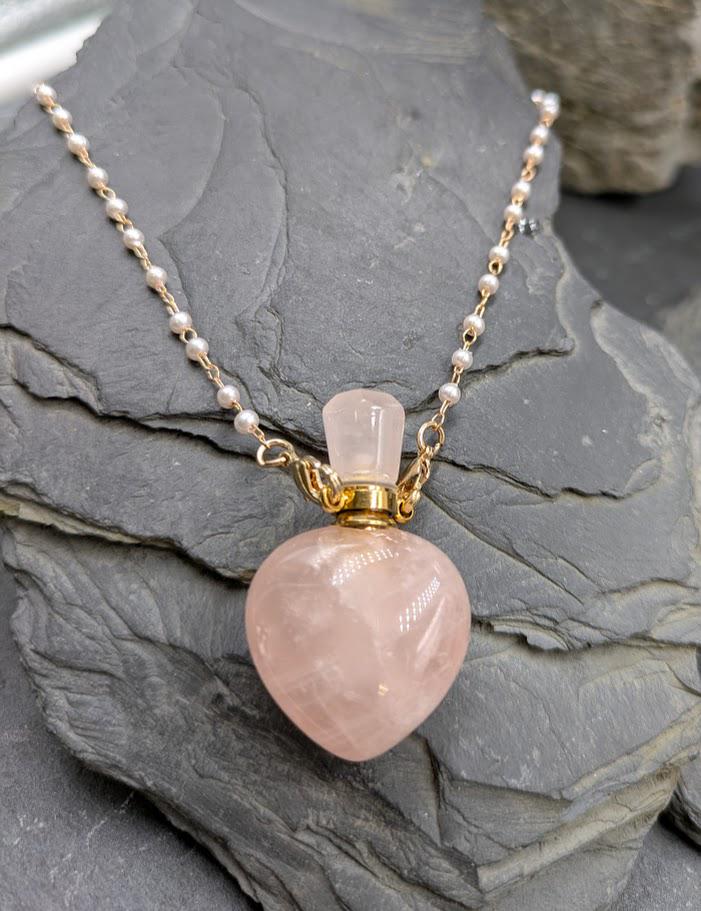 Urne, Anhänger Aus Rosenquarz, Miniurne, Feuerbestattung, Andenken, Trauerschmuck, Asche, Einäscherung, Haare, Fell, Halbedelstein von ZinouMinimanufaktur