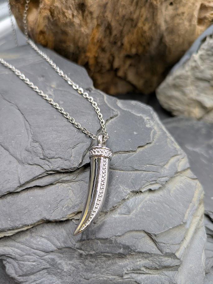 Urnenkette Wolf, Urnenschmuck, Amulett, Ascheschmuck, Diffuser von ZinouMinimanufaktur