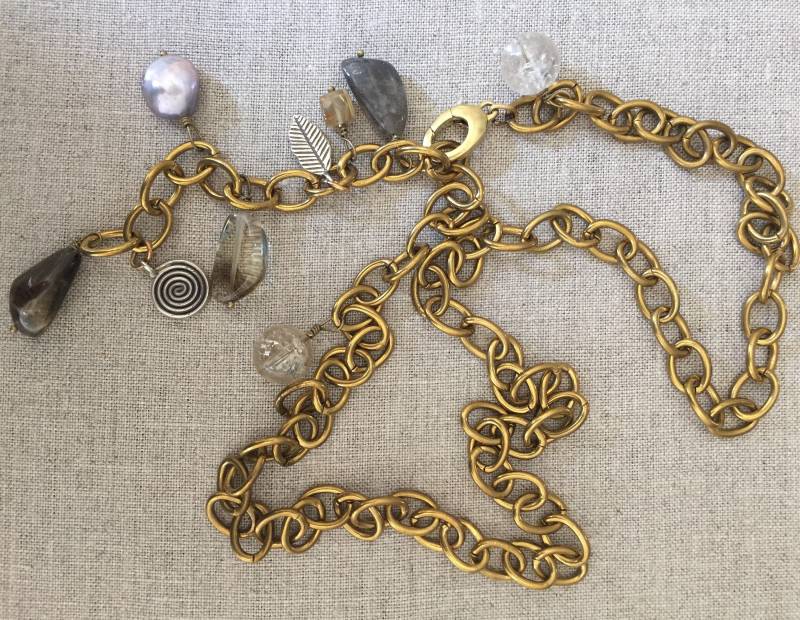 Everly-Eine Lange "Y" Kette Von Natürlichen Messing-Kette Mit Silber-Anhänger, Quarz, Labradorit Und Perlen Everly-Eine Lange "Y" Kette Von Natürlichen Messing-Kette Mit Silber-Anhänger, Quarz, Labradorit Und Perlen von ZinzanStyle