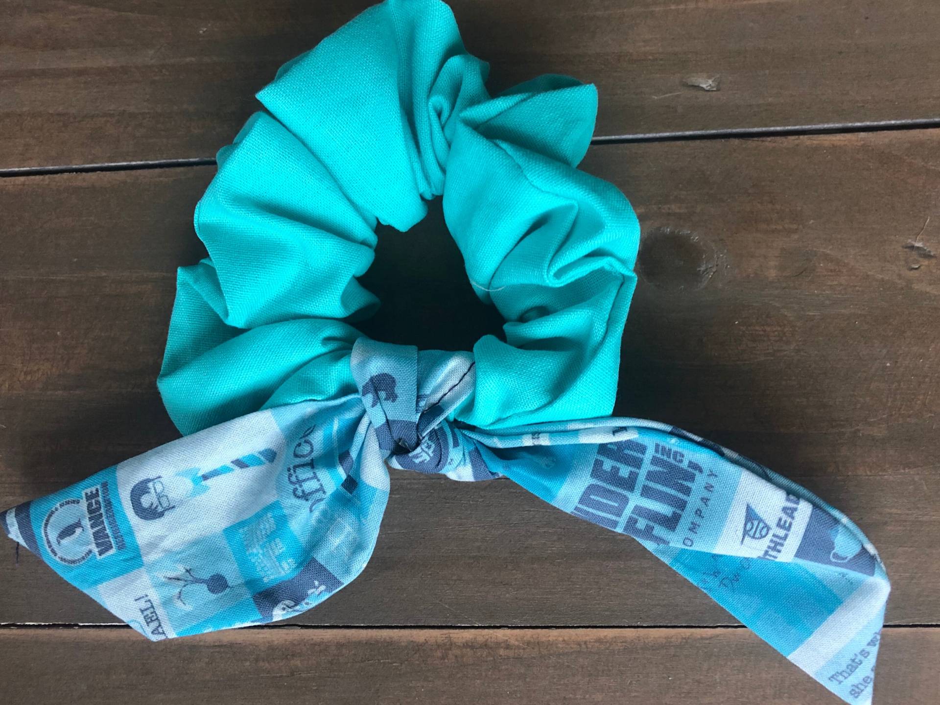 The Office Inspiriert Dunder Mifflin Aqua Haargummi Mit Schleife The Office Inspiriert Dunder Mifflin Aqua Haargummi Mit Schleife von ZipAndBowDesigns