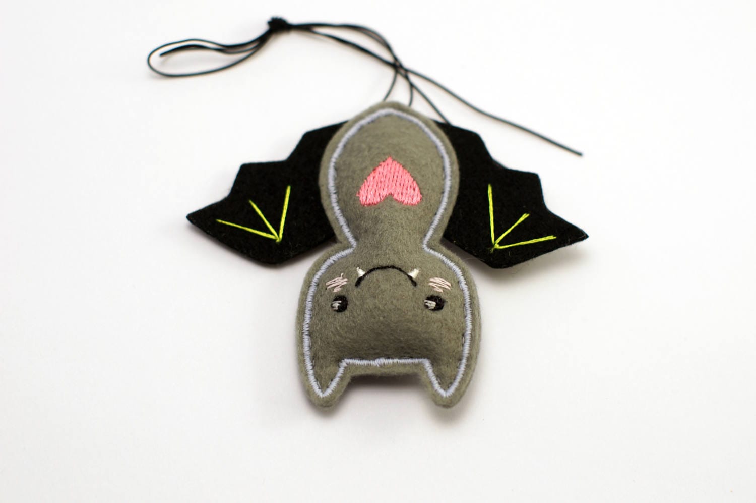 Filz Ornament Baby Fledermaus Autospiegel Hängezubehör Hause Kinderzimmer Dekoration Neon Herz Filz Ornament Baby Fledermaus Autospiegel Hängezubehör Hause Kinderzimmer Dekoration Neon Herz von ZipItSimone