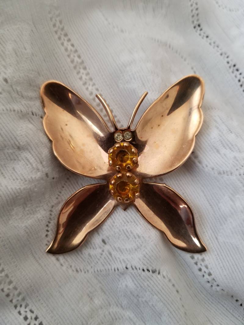 Goldtone Schmetterlingsbrosche Mit Strass-Akzenten von ZipZipStuff