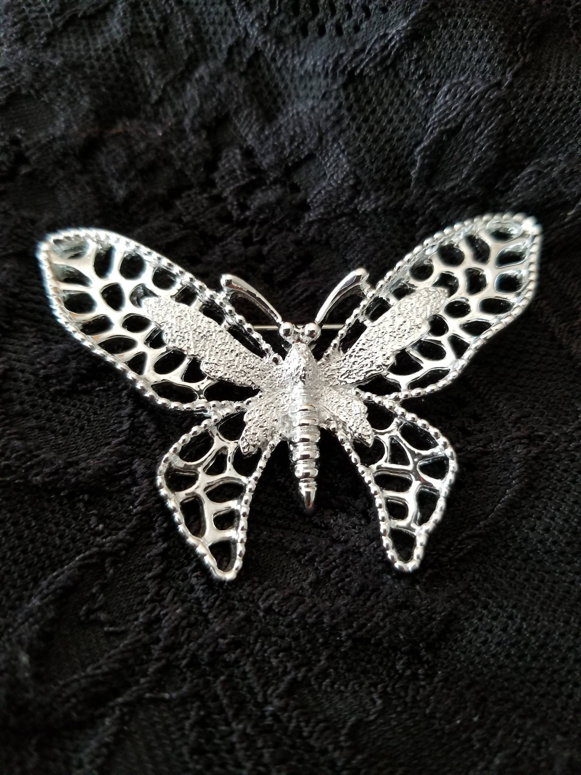 Silvertone Schmetterlingsbrosche Von Sarah Coventry, 1970 von ZipZipStuff