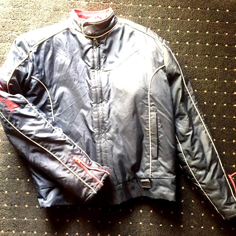 Vintage Yahama Nylon Motorradjacke Mit Reißverschlüssen Vintage Yahama Nylon Motorradjacke Mit Reißverschlüssen von ZippyPants