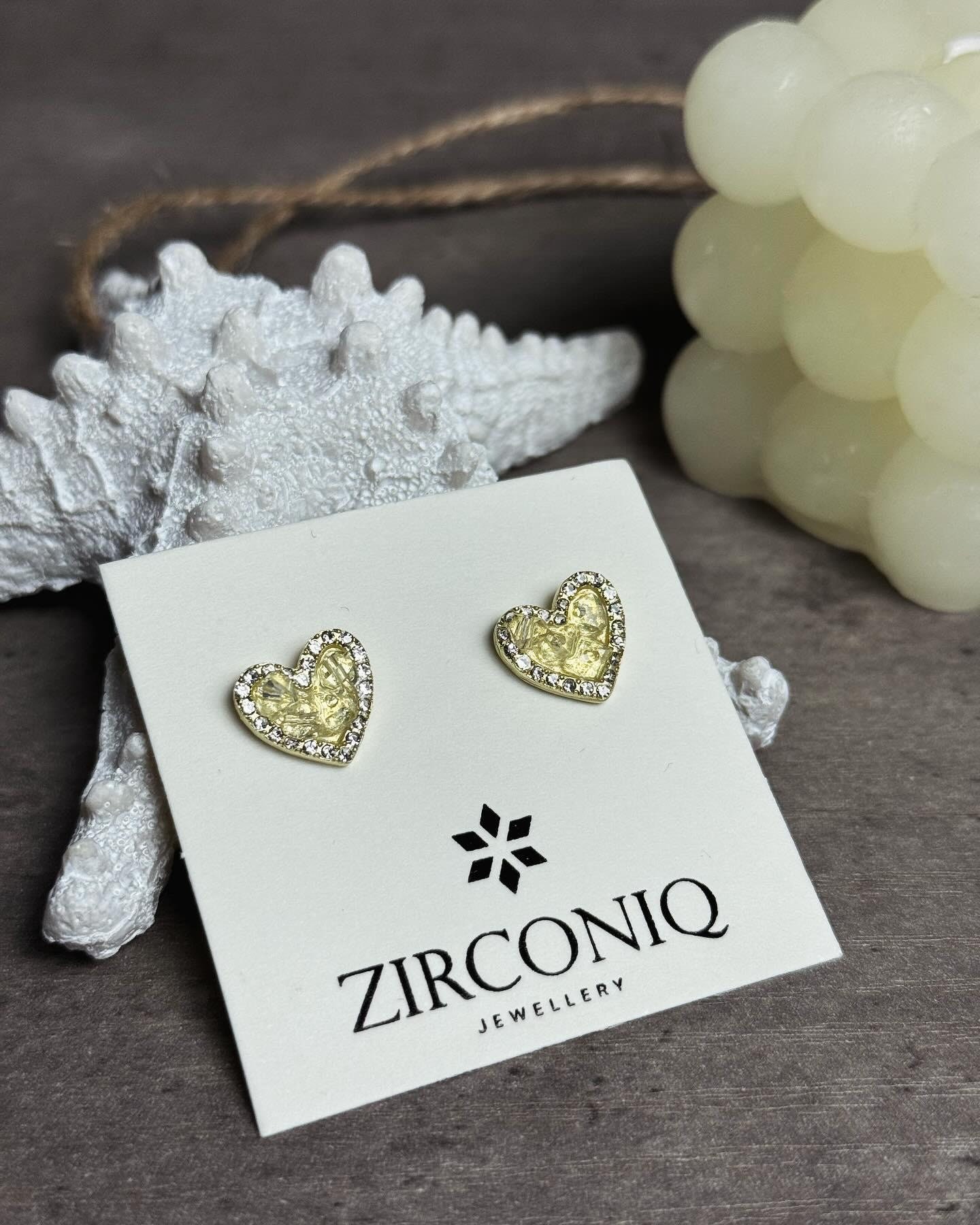Elegante Herz Kristall Ohrstecker | Gold Funkelnde Ohrringe Perfektes Geschenk Für Sie Modeschmuck Damen Elegante Herz Kristall Ohrstecker | Gold Funkelnde Ohrringe Perfektes Geschenk Für Sie Modeschmuck Damen von Zirconiq